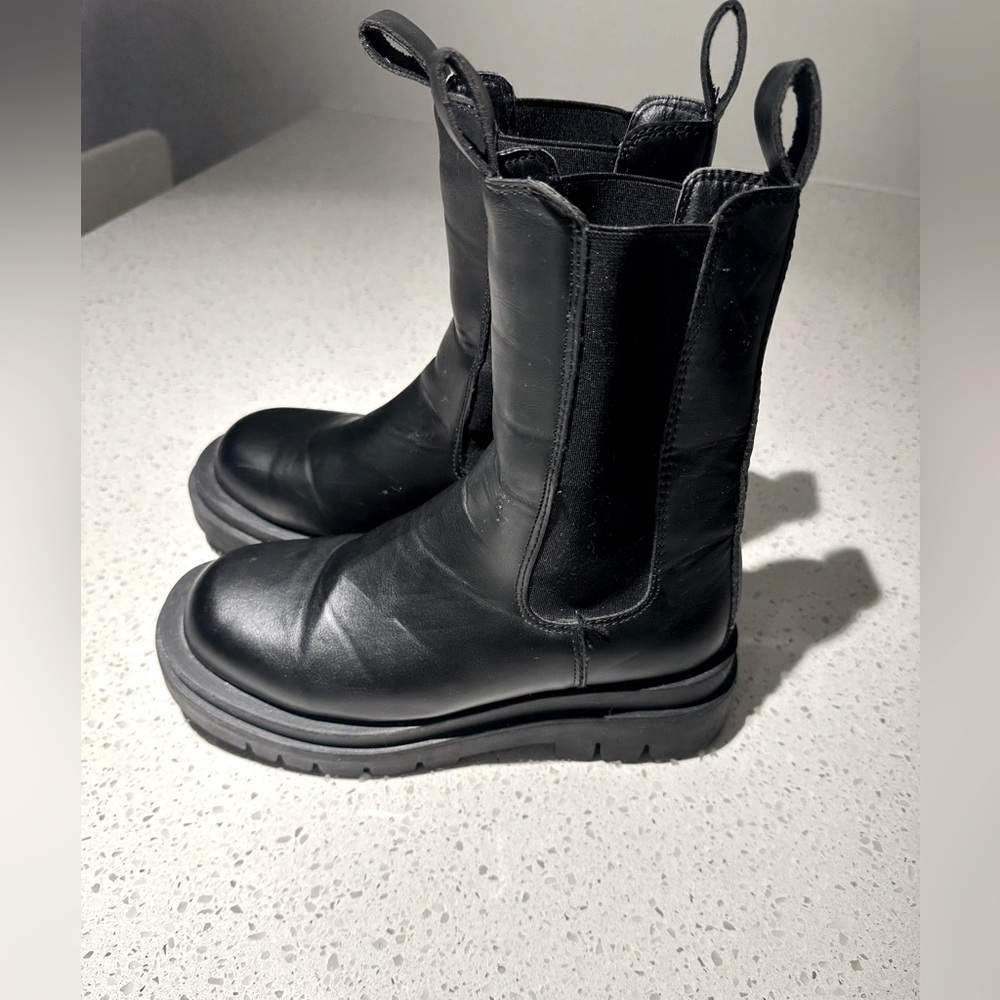 Women’s black boots